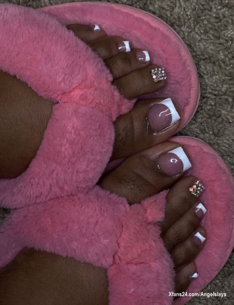Ebony Feet Lover Date Tip $25 to get 4 any color nail bundles I got every color of the rainbow 🌈